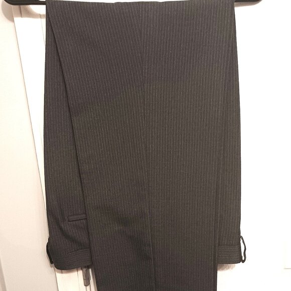 Michael Kors Men 2 Piece Gray Pinstripe Suit - Picture 10 of 16